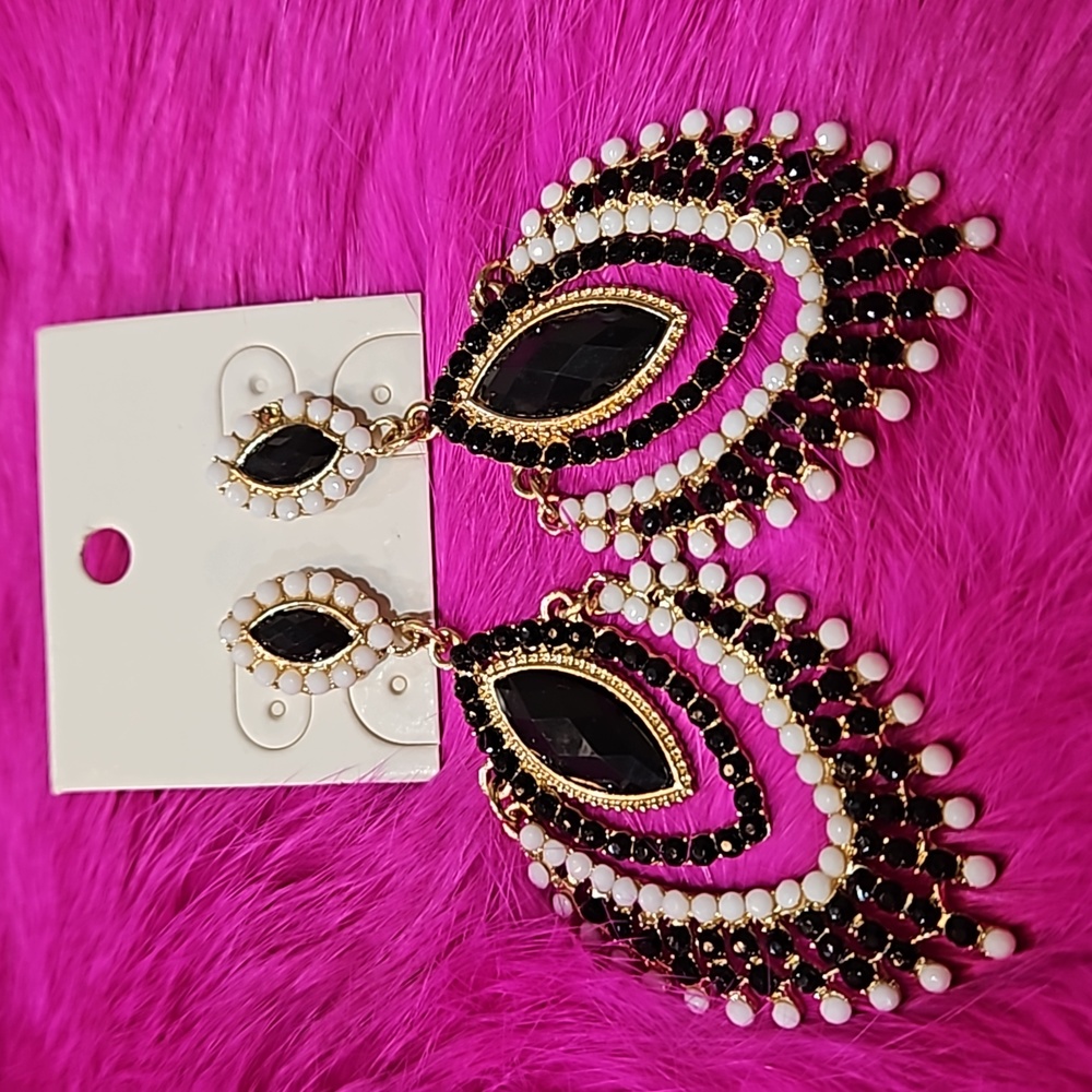 NWT BLACK‎ WHITE DOUBLE TEARDROP PIERCED EARRINGS